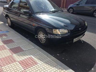 Usado Ford Escort 90 CV (66 kW) 1996 Verde Berlina