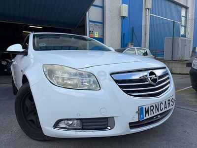 Usado Opel Insignia Selective 130 CV (95 kW) 2012 Blanco Familiar
