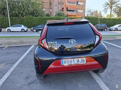 Usado Toyota Aygo X Play 72 CV (52 kW) 2023 Rojo SUV
