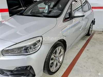 Usado BMW 225 Active Tourer iPerformance 224 CV (164 kW) 2019 Gris / plata Monovolumen