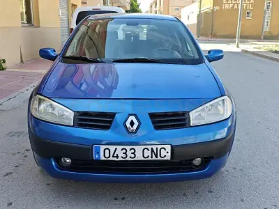Usado Renault Mégane Authentique 115 CV (84 kW) 2004 Azul Berlina