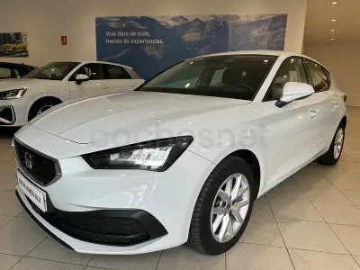 Usado Seat Leon Style 116 CV (85 kW) 2024 Blanco Berlina