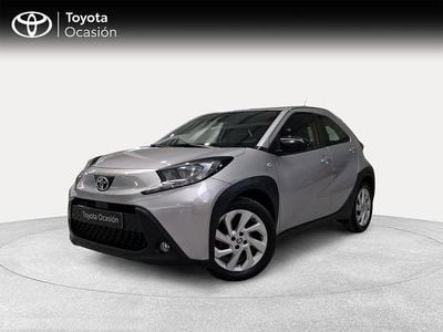 Usado Toyota Aygo X Play 72 CV (52 kW) 2024 Gris / plata SUV