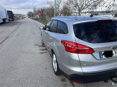 Usado Ford Focus Titanium 125 CV (91 kW) 2018 Gris / plata Familiar