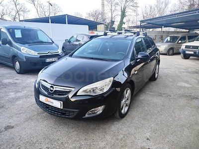 Usado Opel Astra Sportive 125 CV (91 kW) 2012 Negro Familiar