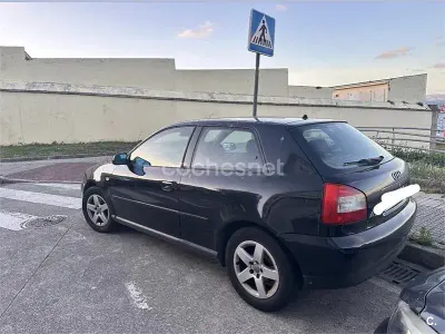 Usado Audi A3 Ambiente 130 CV (95 kW) 2001 Negro Utilitario