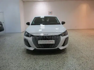 Usado Peugeot 208 Allure 100 CV (73 kW) 2025 Blanco Utilitario