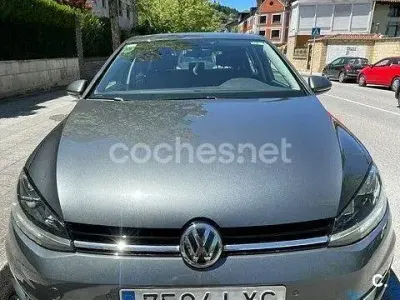 Usado VW Golf VII Sportline 125 CV (91 kW) 2018 Gris / plata Berlina