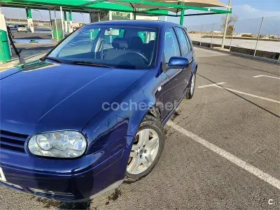 Usado VW Golf IV Highline 115 CV (84 kW) 2000 Azul Berlina