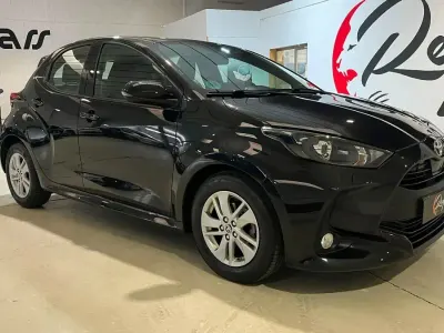Usado Toyota Yaris Edition 125 CV (91 kW) 2023 Negro Utilitario