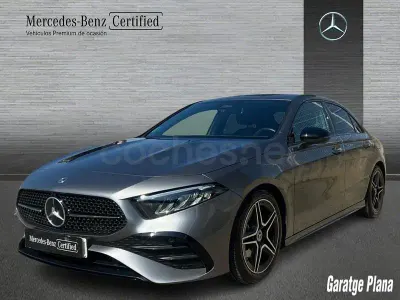 Usado Mercedes A180 136 CV (100 kW) 2025 Gris / plata Berlina