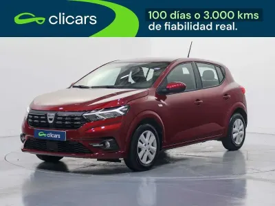 Usado Dacia Sandero Comfort 101 CV (74 kW) 2022 Rojo Utilitario