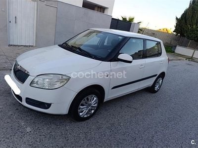 Usado Skoda Fabia 60 CV (44 kW) 2010 Blanco Berlina