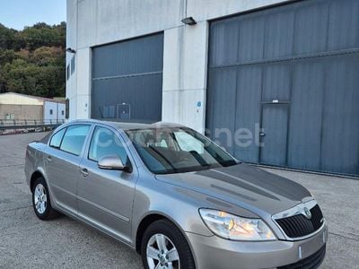 Gris / plata Usado 2011 Skoda Octavia Ambition Berlina | 8999 € (Caro)