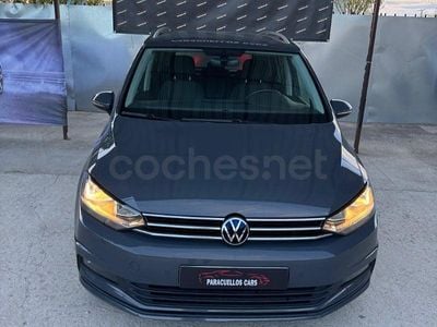 Usado VW Touran Advance 150 CV (110 kW) 2022 Gris / plata Monovolumen