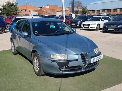 Usado Alfa Romeo 147 Impression 100 CV (73 kW) 2004 Gris / plata Utilitario