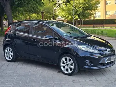 Usado Ford Fiesta Trend 95 HP (69 kW) 2011 Preto Sedan