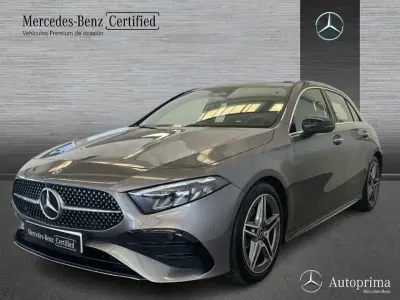 Usado Mercedes A180 136 CV (100 kW) 2025 Gris / plata Berlina