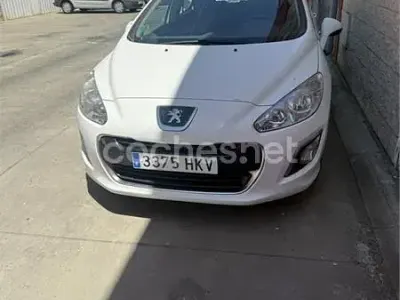 Usado Peugeot 308 Active 120 CV (88 kW) 2012 Blanco Berlina