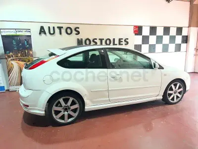 Usado Ford Focus Trend 115 CV (84 kW) 2007 Blanco Berlina