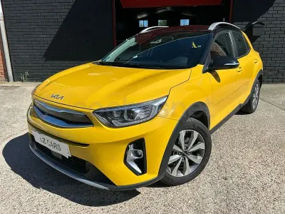 Usado Kia Stonic 120 CV (88 kW) 2022 Amarillo SUV