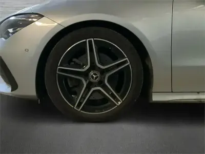 Usado Mercedes CLA200 163 CV (119 kW) 2024 Gris Berlina