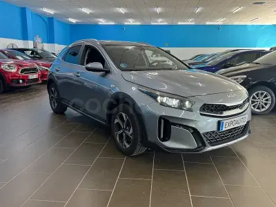 Usado Kia XCeed 136 CV (100 kW) 2024 Gris / plata SUV
