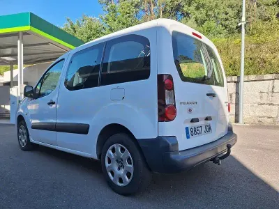 Usado Peugeot Partner Tepee 75 CV (55 kW) 2015 Blanco Monovolumen