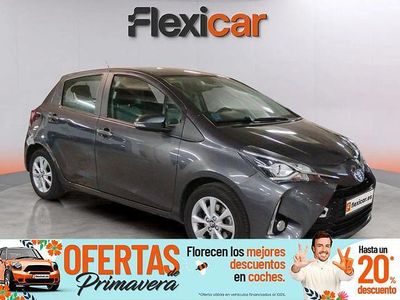 Usado Toyota Yaris Hybrid Active 100 CV (73 kW) 2019 Gris Berlina