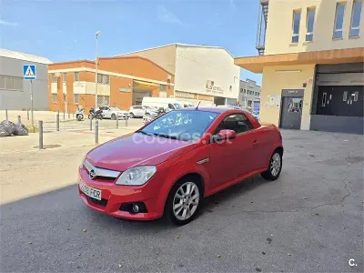 Usado Opel Tigra Enjoy 70 CV (51 kW) 2006 Rojo Descapotable