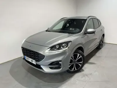 Usado Ford Kuga ST-Line 224 CV (164 kW) 2023 Gris SUV