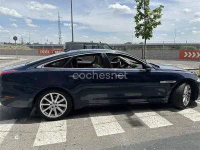 Usado Jaguar XJ Premium Luxury 275 CV (202 kW) 2013 Azul Berlina