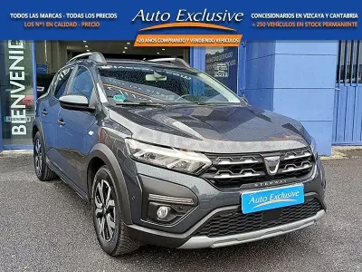 Usado Dacia Sandero Comfort 101 CV (74 kW) 2021 Gris / plata Berlina