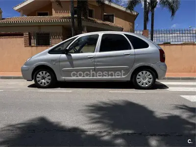 Usado Citroën Xsara Picasso Exclusive 90 CV (66 kW) 2004 Gris / plata Monovolumen
