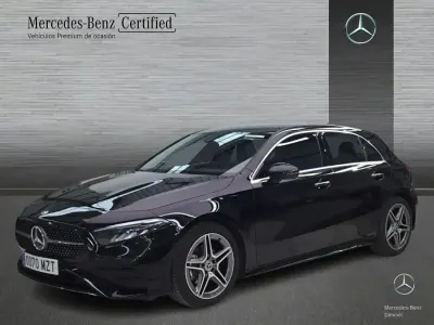 Usado Mercedes A180 AMG line 136 CV (100 kW) 2025 Negro noche Berlina