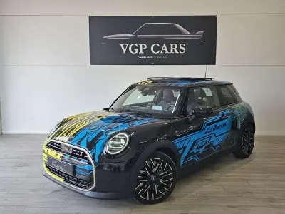 Usado Mini Cooper Favoured 204 CV (150 kW) 2024 Negro Utilitario