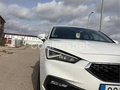 Usado Seat Leon Style 130 CV (95 kW) 2021 Blanco Berlina
