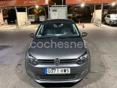 Usado VW Polo Advance 90 CV (66 kW) 2014 Gris / plata Berlina