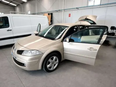 Usado Renault Mégane II Authentique 98 CV (72 kW) 2007 Beige Utilitario