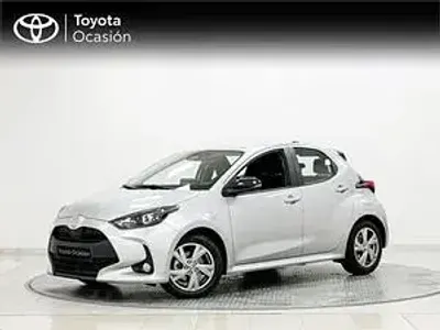 Usado Toyota Yaris Active 116 CV (85 kW) 2025 Gris Utilitario