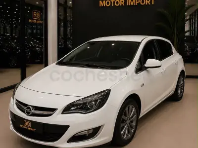 Usado Opel Astra Sportive 165 CV (121 kW) 2014 Blanco Berlina