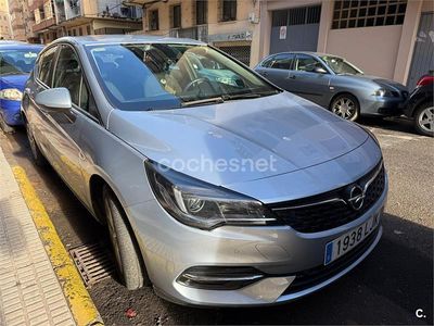 Usado Opel Astra 110 CV (80 kW) 2020 Gris / plata Berlina