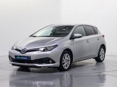 Usado Toyota Auris Hybrid Active 136 CV (100 kW) 2018 Gris / plata Berlina