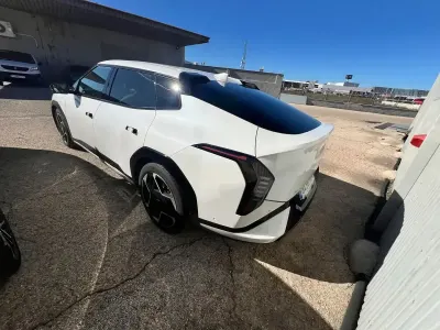 Käytetty Kia EV3 GT-Line 150 kW (204 HP) 2025 Valkoinen Katumaasturi