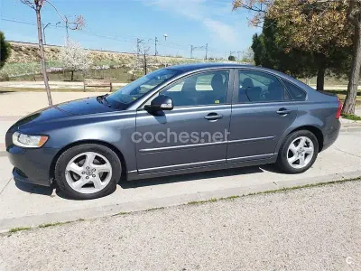 Usado Volvo S40 Momentum 109 CV (80 kW) 2010 Gris / plata Berlina