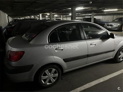 Usado Kia Rio EX 97 HP (71 kW) 2006 Cinzento Sedan