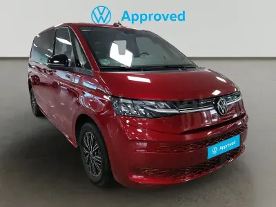 Usado VW Multivan Life 150 CV (110 kW) 2025 Rojo Monovolumen