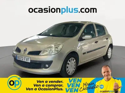 Usado Renault Clio II Expression 85 CV (62 kW) 2007 Beige Berlina