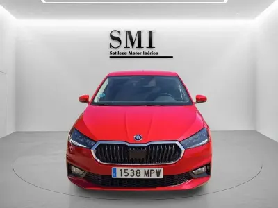Usado Skoda Fabia Selection 95 CV (69 kW) 2024 Rojo Utilitario
