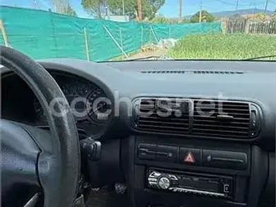 Usado Seat Toledo Stella 105 CV (77 kW) 2002 Granate Berlina